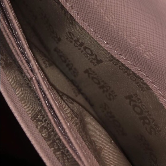 Michael Kors light pink wallet - Picture 2 of 2